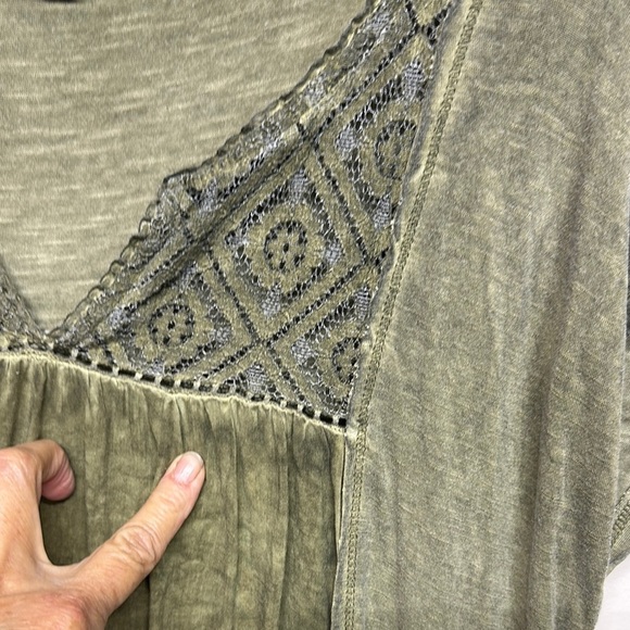 Knox Rose Green Graphic Ruffled Blouse - Picture 5 of 10